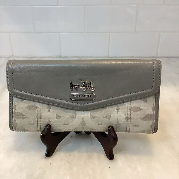 Coach Maggie Madison Shantung Chainlink Full Sized Wallet - Picture 1 of 15